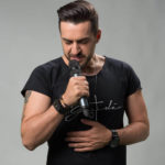 Foto de cantor para publicidade